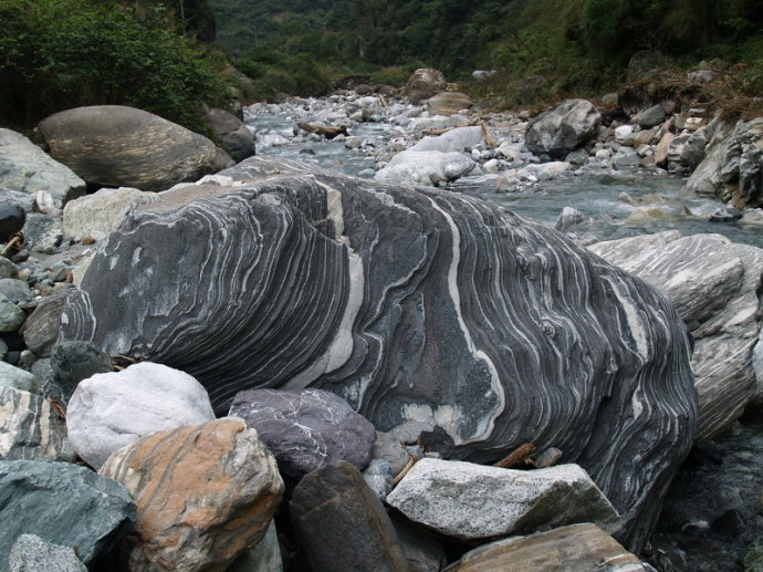 甘孜州的奇石沟 （1）a.jpg