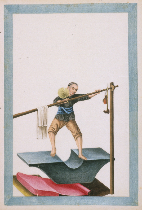 51 Pressing dyed ramie cloth._调整大小.jpg